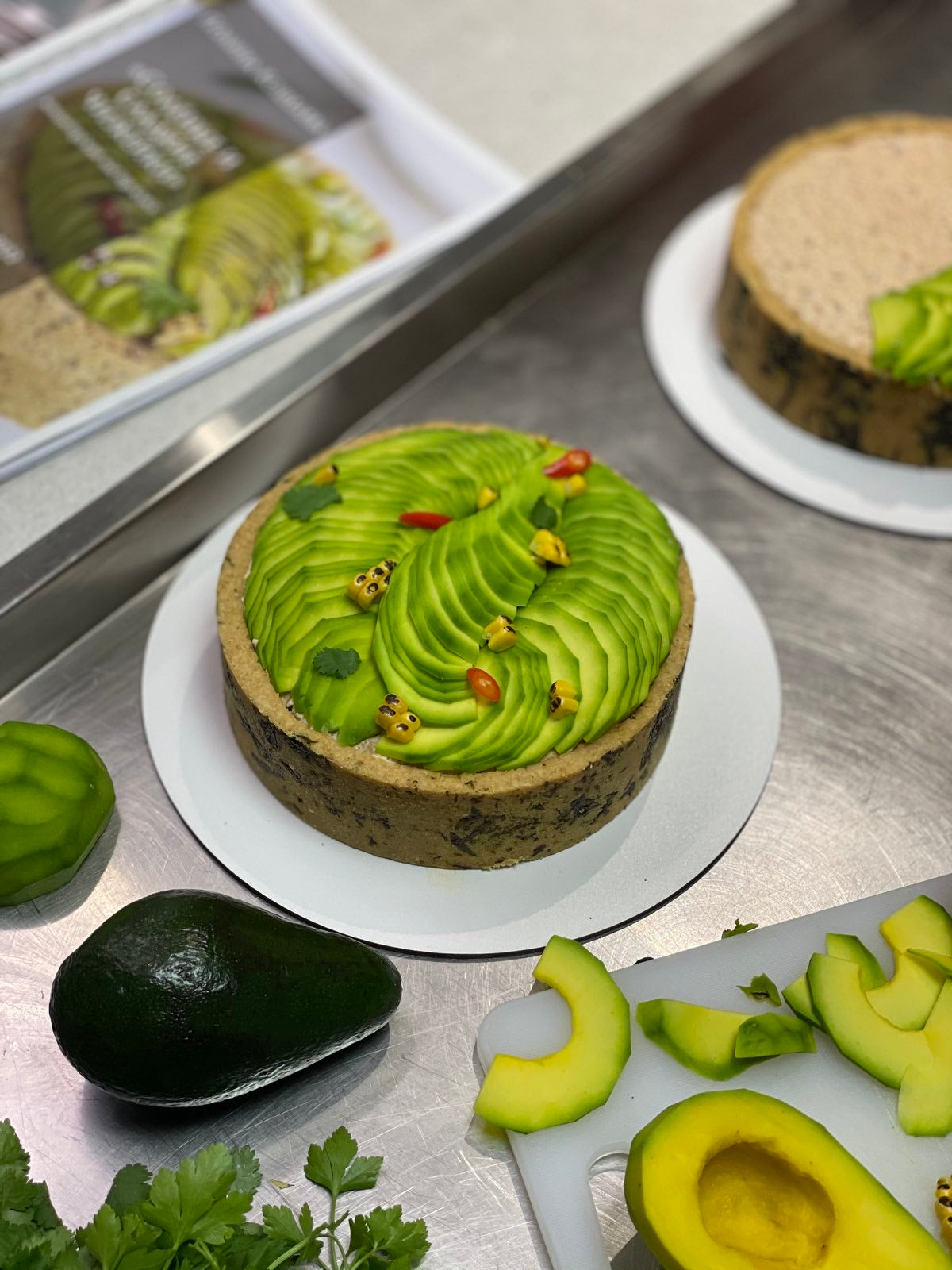 Käsekuchen Mit Garnelen & Avocado