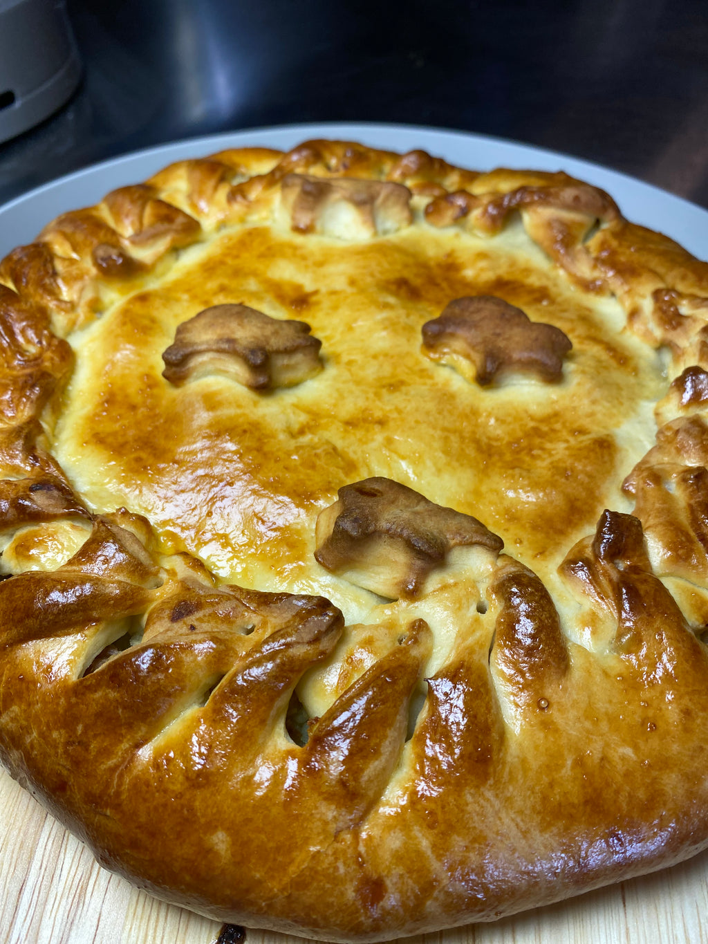 Piroge mit Kartoffeln und geschmortem Schweinefleisch