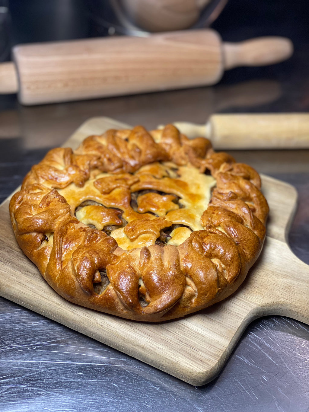 Piroge mit Kartoffeln und geschmortem Schweinefleisch