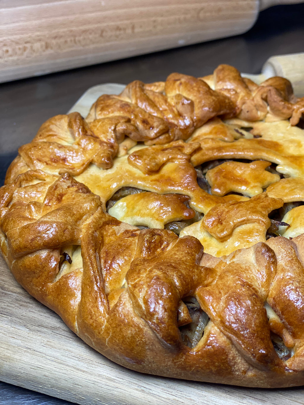 Piroge mit Kartoffeln und geschmortem Schweinefleisch